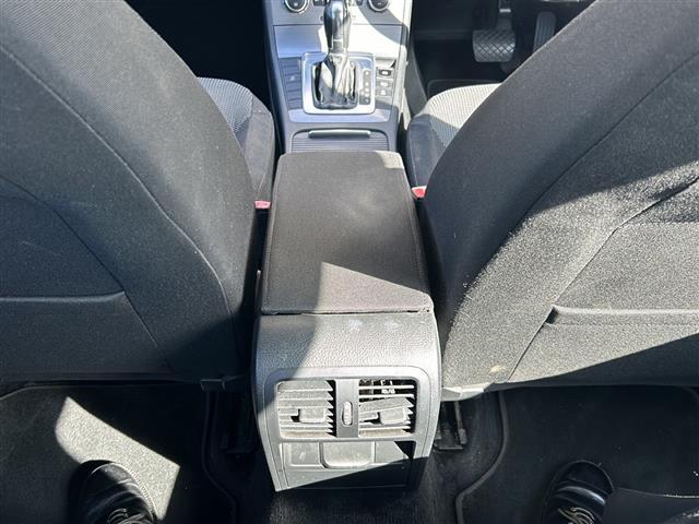 パサートヴァリアント TSIコンフォートラインブルーモーションテクノロジー 純正7インチメモリナビ/バックカメラ/ETC/フルセグTV/クルーズコントロール/アイドリングストップ/オートライト/フォグランプ/電動パーキングブレーキ/オートホールド/スマートキー/スペアキー×1(20枚目)