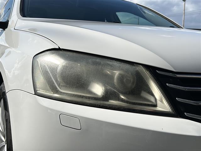 パサートヴァリアント TSIコンフォートラインブルーモーションテクノロジー 純正7インチメモリナビ/バックカメラ/ETC/フルセグTV/クルーズコントロール/アイドリングストップ/オートライト/フォグランプ/電動パーキングブレーキ/オートホールド/スマートキー/スペアキー×1(28枚目)