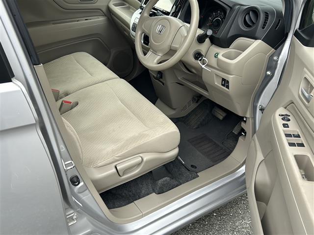 N-WGN C 社外8インチSDナビ/Bluetooth/フルセグTV/バックカメラ/純正フロアマット/純正ドアバイザー/リモコンキー/アイドリングストップ/ハロゲンランプ/ヘッドランプレベライザー(17枚目)