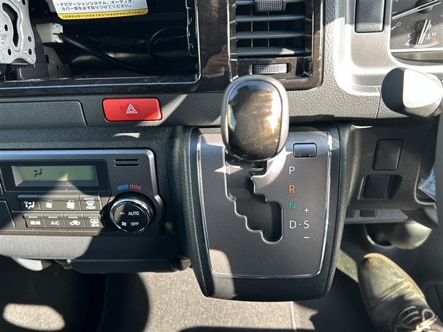 ハイエースバン スーパーＧＬ　ダーク　プライムＩＩ　ワンオーナー／純正デジタルインナーミラー／バックカメラ／トヨタセーフティー／プリクラッシュセーフティー／レーンディパーチャーアラート／クリアランスソナー／パーキングサポートブレーキ／スペアキー×１（7枚目）