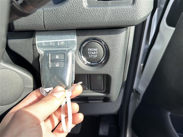 ハイエースバン スーパーＧＬ　ダーク　プライムＩＩ　ワンオーナー／純正デジタルインナーミラー／バックカメラ／トヨタセーフティー／プリクラッシュセーフティー／レーンディパーチャーアラート／クリアランスソナー／パーキングサポートブレーキ／スペアキー×１（11枚目）