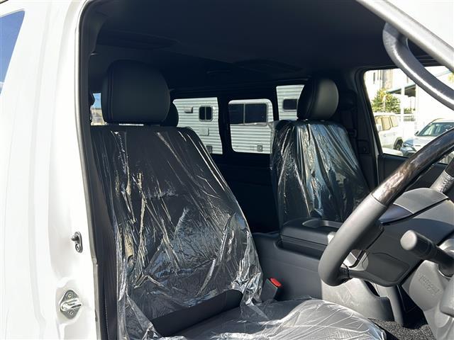 ハイエースバン スーパーＧＬ　ダーク　プライムＩＩ　ワンオーナー／純正デジタルインナーミラー／バックカメラ／トヨタセーフティー／プリクラッシュセーフティー／レーンディパーチャーアラート／クリアランスソナー／パーキングサポートブレーキ／スペアキー×１（17枚目）