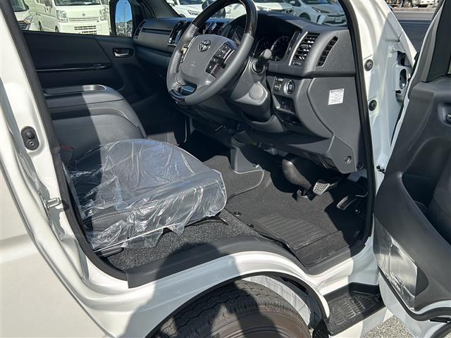 ハイエースバン スーパーＧＬ　ダーク　プライムＩＩ　ワンオーナー／純正デジタルインナーミラー／バックカメラ／トヨタセーフティー／プリクラッシュセーフティー／レーンディパーチャーアラート／クリアランスソナー／パーキングサポートブレーキ／スペアキー×１（18枚目）