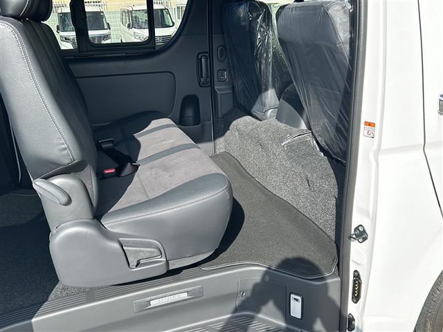 ハイエースバン スーパーＧＬ　ダーク　プライムＩＩ　ワンオーナー／純正デジタルインナーミラー／バックカメラ／トヨタセーフティー／プリクラッシュセーフティー／レーンディパーチャーアラート／クリアランスソナー／パーキングサポートブレーキ／スペアキー×１（22枚目）