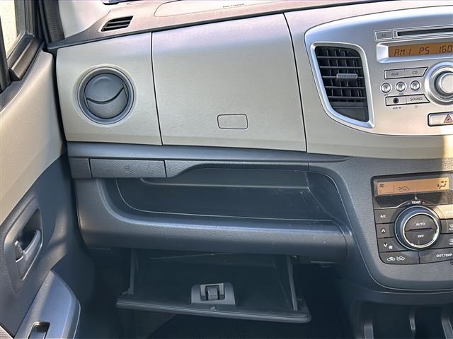 ワゴンＲ ＦＸ　純正オーディオ　ＡＵＸ　ＣＤ　ＦＭ　ＡＭ　純正フロアマット　アイドリングストップ　ドアバイザー　リモコンキー　取扱説明書（4枚目）