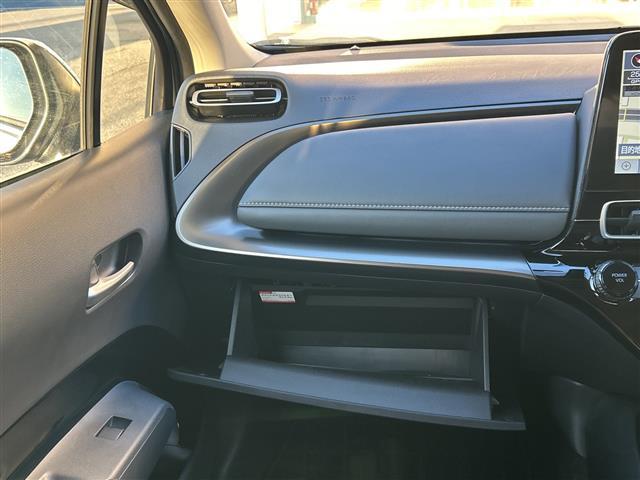 アクア Z ワンオーナー 純正ナビ 純正15インチAW 純正フロアマット 全方位カメラ アイドリングストップ ウィンカーミラー クルーズコントロール ETC 保証書 取扱説明書(3枚目)