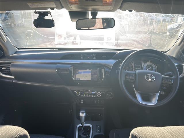 ハイラックス Ｚ　禁煙／純正ナビ／ＧＲフロントエアロ／ＧＲサイドステップ／社外ドライブレコーダー／前後クリアランスソナー／追従機能付きクルーズコントロール／レーンキープアシスト／ＥＴＣ／純正１７インチＡＷ／スペアキー（2枚目）