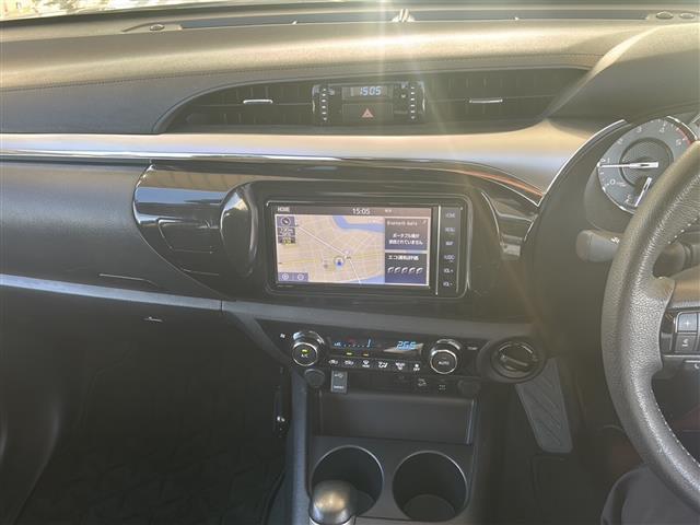 ハイラックス Ｚ　禁煙／純正ナビ／ＧＲフロントエアロ／ＧＲサイドステップ／社外ドライブレコーダー／前後クリアランスソナー／追従機能付きクルーズコントロール／レーンキープアシスト／ＥＴＣ／純正１７インチＡＷ／スペアキー（6枚目）