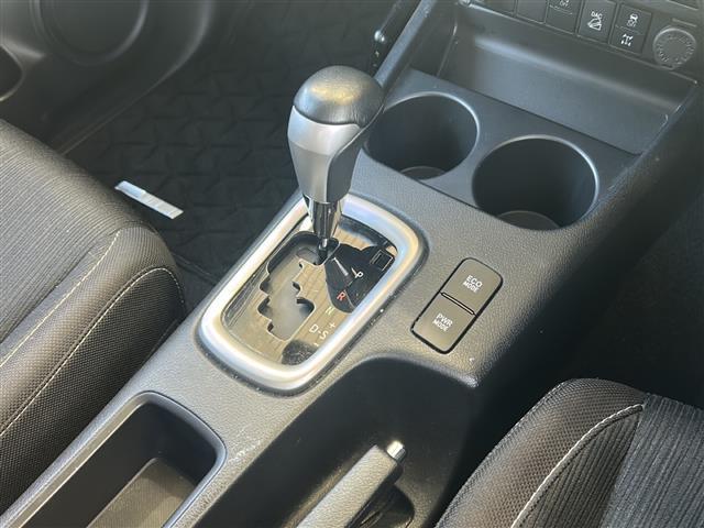 ハイラックス Ｚ　禁煙／純正ナビ／ＧＲフロントエアロ／ＧＲサイドステップ／社外ドライブレコーダー／前後クリアランスソナー／追従機能付きクルーズコントロール／レーンキープアシスト／ＥＴＣ／純正１７インチＡＷ／スペアキー（8枚目）