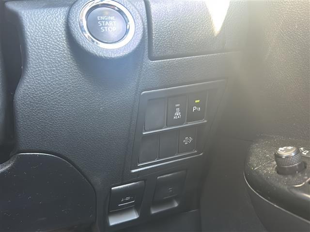 ハイラックス Ｚ　禁煙／純正ナビ／ＧＲフロントエアロ／ＧＲサイドステップ／社外ドライブレコーダー／前後クリアランスソナー／追従機能付きクルーズコントロール／レーンキープアシスト／ＥＴＣ／純正１７インチＡＷ／スペアキー（9枚目）