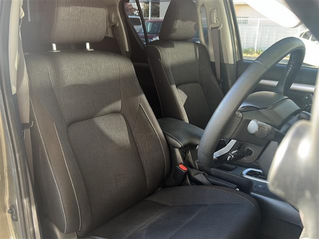 ハイラックス Ｚ　禁煙／純正ナビ／ＧＲフロントエアロ／ＧＲサイドステップ／社外ドライブレコーダー／前後クリアランスソナー／追従機能付きクルーズコントロール／レーンキープアシスト／ＥＴＣ／純正１７インチＡＷ／スペアキー（14枚目）