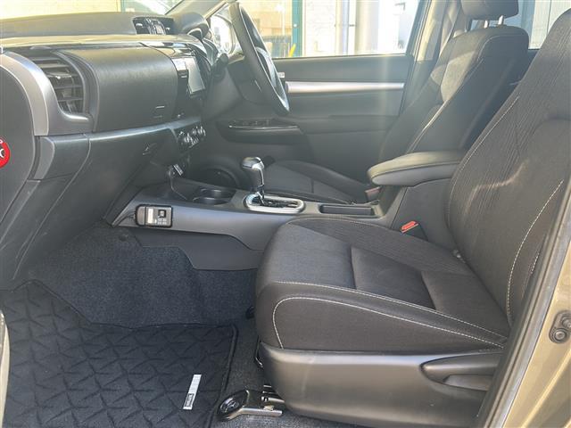 ハイラックス Ｚ　禁煙／純正ナビ／ＧＲフロントエアロ／ＧＲサイドステップ／社外ドライブレコーダー／前後クリアランスソナー／追従機能付きクルーズコントロール／レーンキープアシスト／ＥＴＣ／純正１７インチＡＷ／スペアキー（19枚目）