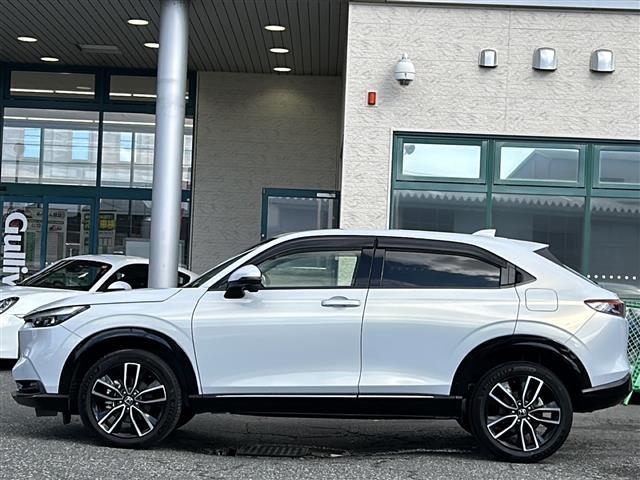 ヴェゼル e:HEV Z ワンオナ/禁煙/純正ナビ/ドラレコ/ETC/バックカメラ/シートヒーター/レーンキープアシスト/クルーズコントロール/プリクラッシュ/パワーバックドア/置くだけ充電/純正フロアマット/純正AW(4枚目)