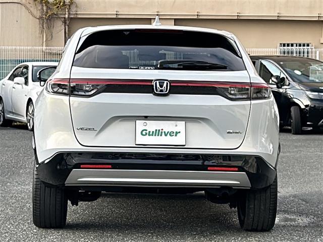 ヴェゼル e:HEV Z ワンオナ/禁煙/純正ナビ/ドラレコ/ETC/バックカメラ/シートヒーター/レーンキープアシスト/クルーズコントロール/プリクラッシュ/パワーバックドア/置くだけ充電/純正フロアマット/純正AW(7枚目)