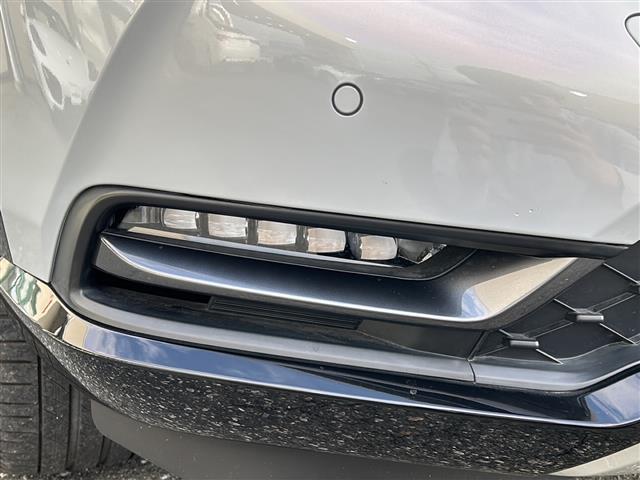 ヴェゼル e:HEV Z ワンオナ/禁煙/純正ナビ/ドラレコ/ETC/バックカメラ/シートヒーター/レーンキープアシスト/クルーズコントロール/プリクラッシュ/パワーバックドア/置くだけ充電/純正フロアマット/純正AW(11枚目)