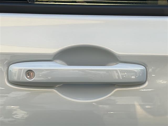 ヴェゼル e:HEV Z ワンオナ/禁煙/純正ナビ/ドラレコ/ETC/バックカメラ/シートヒーター/レーンキープアシスト/クルーズコントロール/プリクラッシュ/パワーバックドア/置くだけ充電/純正フロアマット/純正AW(16枚目)