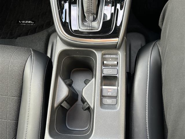 ヴェゼル e:HEV Z ワンオナ/禁煙/純正ナビ/ドラレコ/ETC/バックカメラ/シートヒーター/レーンキープアシスト/クルーズコントロール/プリクラッシュ/パワーバックドア/置くだけ充電/純正フロアマット/純正AW(29枚目)