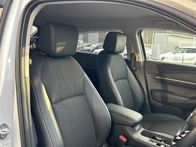 ヴェゼル e:HEV Z ワンオナ/禁煙/純正ナビ/ドラレコ/ETC/バックカメラ/シートヒーター/レーンキープアシスト/クルーズコントロール/プリクラッシュ/パワーバックドア/置くだけ充電/純正フロアマット/純正AW(32枚目)