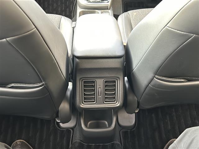 ヴェゼル e:HEV Z ワンオナ/禁煙/純正ナビ/ドラレコ/ETC/バックカメラ/シートヒーター/レーンキープアシスト/クルーズコントロール/プリクラッシュ/パワーバックドア/置くだけ充電/純正フロアマット/純正AW(37枚目)