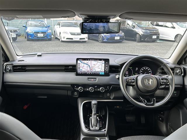 ヴェゼル e:HEV Z ワンオナ/禁煙/純正ナビ/ドラレコ/ETC/バックカメラ/シートヒーター/レーンキープアシスト/クルーズコントロール/プリクラッシュ/パワーバックドア/置くだけ充電/純正フロアマット/純正AW(42枚目)