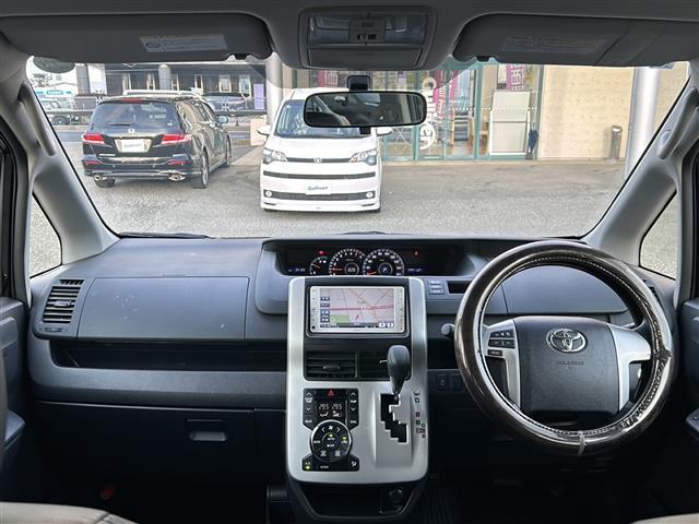 ヴォクシー Ｘ　Ｌエディション　純正７インチナビ／ワンオーナー／ビルトインＥＴＣ／Ｂｌｕｅｔｏｏｔｈ接続／バックカメラ／片側パワースライドドア／純正フロアマット／オートライト／ドアバイザー／ウインカーミラー／シートカバー／スマートキ（2枚目）