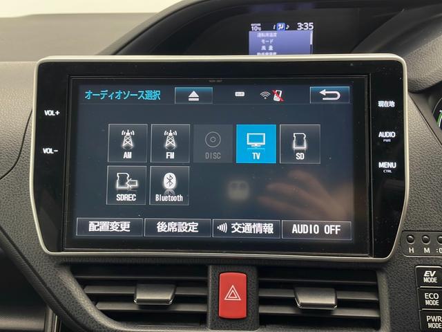 ヴォクシー ハイブリッドＺＳ　純正ナビ　両側パワースライドドア　純正フリップダウンモニター　バックカメラ　衝突被害軽減システム　車線逸脱警報　クルーズコントロール　前席シートヒーター　オートマチックハイビーム　オートライト（5枚目）