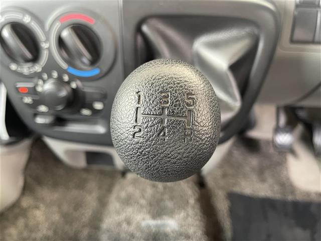 エブリイ ジョインターボ　ワンオーナー、純正オーディオ（ＡＭ、ＦＭ、ＣＤ、ＡＵＸ）、ヘッドライトレベライザー、スライドドア、純正フロアマット、ＡＢＳ、フルタイム４ＷＤ、インタークーラー付きターボ、イモビライザー（29枚目）