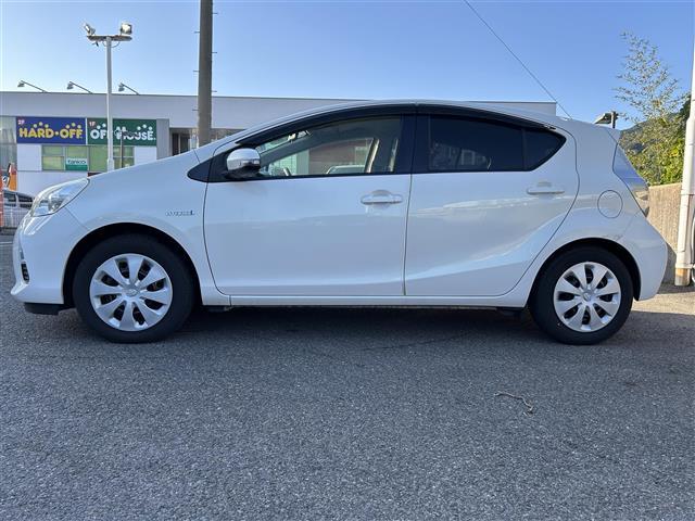 アクア Ｓ　純正ナビ／フルセグＴＶ／ＤＶＤ再生／ＥＴＣ／バックカメラ／Ｂｌｕｅｔｏｏｔｈ／ステアリングスイッチ／電格ミラー／スマートキー（5枚目）