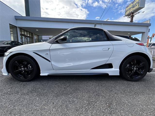 S660 αブルーノレザーエディション ワンオーナー/純正ディスプレイオーディオ(AM、FM、ハンズフリー)/バックカメラ/プッシュスタート/6MT/HDMI/革巻きステアリング/ステアリングリモコン/電動調整ミラー/クルーズコントロール(6枚目)