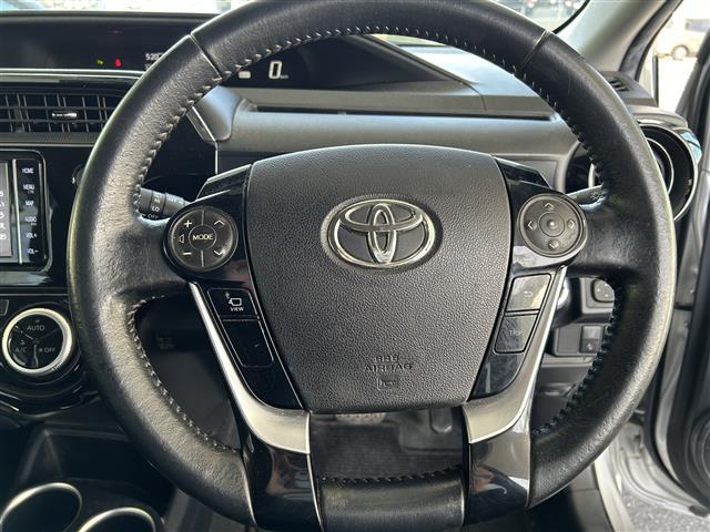 アクア クロスオーバー　純正ＳＤナビ／衝突軽減ブレーキ／前方ドライブレコーダー／全方位カメラ／ステアリングスイッチ／純正フロアマット／ハーフレザーシート／ＬＤＡ／ドアバイザー／オートライト／ＥＴＣ（11枚目）