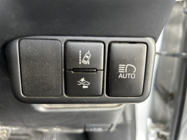 アクア クロスオーバー　純正ＳＤナビ／衝突軽減ブレーキ／前方ドライブレコーダー／全方位カメラ／ステアリングスイッチ／純正フロアマット／ハーフレザーシート／ＬＤＡ／ドアバイザー／オートライト／ＥＴＣ（16枚目）