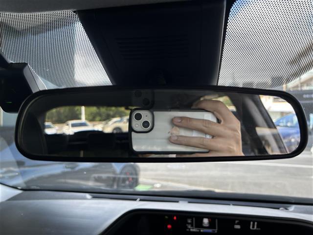 アクア クロスオーバー　純正ＳＤナビ／衝突軽減ブレーキ／前方ドライブレコーダー／全方位カメラ／ステアリングスイッチ／純正フロアマット／ハーフレザーシート／ＬＤＡ／ドアバイザー／オートライト／ＥＴＣ（24枚目）