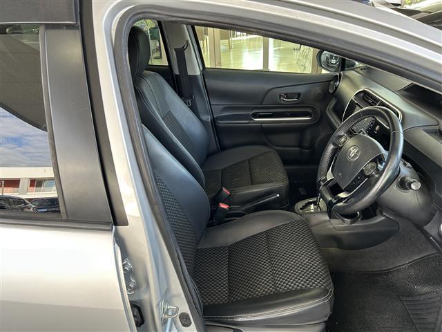 アクア クロスオーバー　純正ＳＤナビ／衝突軽減ブレーキ／前方ドライブレコーダー／全方位カメラ／ステアリングスイッチ／純正フロアマット／ハーフレザーシート／ＬＤＡ／ドアバイザー／オートライト／ＥＴＣ（26枚目）