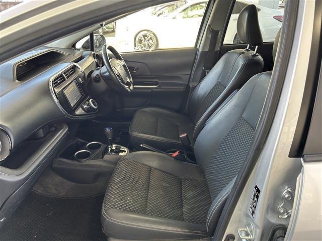 アクア クロスオーバー　純正ＳＤナビ／衝突軽減ブレーキ／前方ドライブレコーダー／全方位カメラ／ステアリングスイッチ／純正フロアマット／ハーフレザーシート／ＬＤＡ／ドアバイザー／オートライト／ＥＴＣ（27枚目）