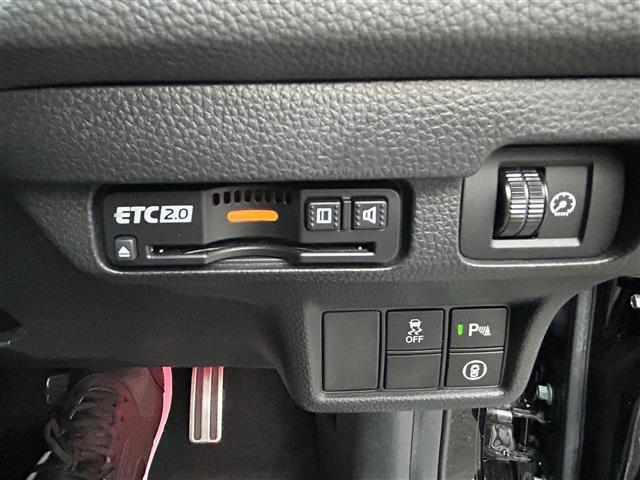 シビック ＥＸ　☆純正ナビ付ディスプレイオーディオ（ＡＭ／ＦＭ／ＴＶ）☆ブルートゥース☆クルーズコントロール追従あり☆レーンキープアシスト☆衝突軽減ブレーキ☆電子パーキングブレーキ☆ブレーキホールド（10枚目）