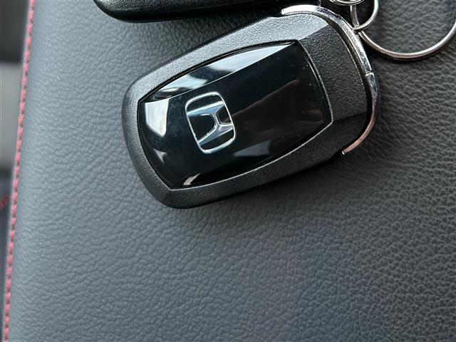 シビック ＥＸ　☆純正ナビ付ディスプレイオーディオ（ＡＭ／ＦＭ／ＴＶ）☆ブルートゥース☆クルーズコントロール追従あり☆レーンキープアシスト☆衝突軽減ブレーキ☆電子パーキングブレーキ☆ブレーキホールド（17枚目）