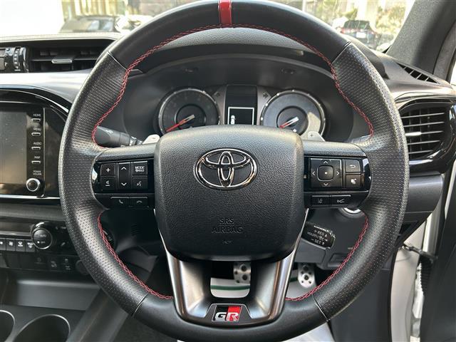 ハイラックス Ｚ　ＧＲスポーツ　純正ナビ／全方位モニター／ワンオーナー／パドルシフト／クルーズコントロール／Ｄ席パワーシート／ステアリングスイッチ／スマートキー／プッシュスタート／ＥＴＣ／全席オートパワーウィンドウ／４ＷＤ（2枚目）