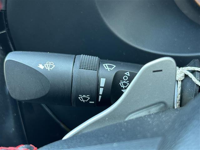 ハイラックス Ｚ　ＧＲスポーツ　純正ナビ／全方位モニター／ワンオーナー／パドルシフト／クルーズコントロール／Ｄ席パワーシート／ステアリングスイッチ／スマートキー／プッシュスタート／ＥＴＣ／全席オートパワーウィンドウ／４ＷＤ（6枚目）