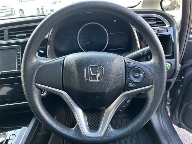 シャトル ハイブリッド　ホンダセンシング　純正ナビ／Ｂカメラ／ドラレコ／クルコン／ＥＴＣ／Ｐスタート／スマートキー／純正フロアマット／ＡＢＳ／ＬＫＡＳ／ＣＭＢＳ／ＶＳＡ／路外逸脱抑制機能／光軸調整ダイヤル／ＳＲＳエアバッグ／ＩＳＯＦＩＸ（2枚目）