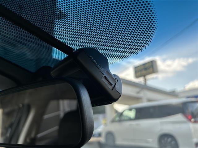 シャトル ハイブリッド　ホンダセンシング　純正ナビ／Ｂカメラ／ドラレコ／クルコン／ＥＴＣ／Ｐスタート／スマートキー／純正フロアマット／ＡＢＳ／ＬＫＡＳ／ＣＭＢＳ／ＶＳＡ／路外逸脱抑制機能／光軸調整ダイヤル／ＳＲＳエアバッグ／ＩＳＯＦＩＸ（16枚目）