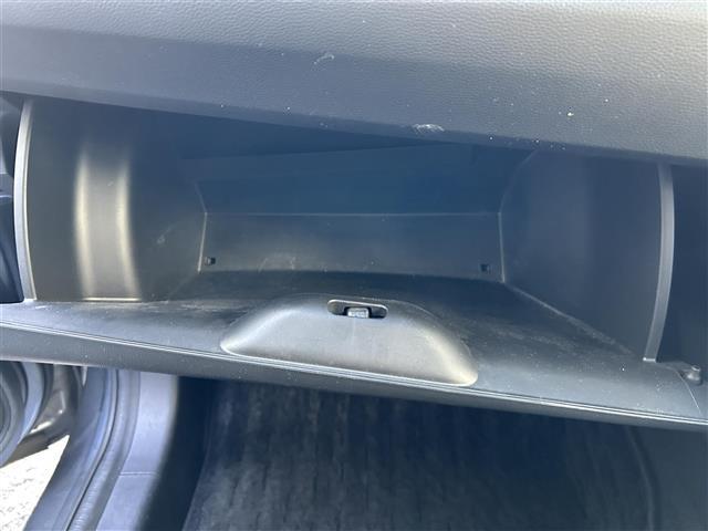 シャトル ハイブリッド　ホンダセンシング　純正ナビ／Ｂカメラ／ドラレコ／クルコン／ＥＴＣ／Ｐスタート／スマートキー／純正フロアマット／ＡＢＳ／ＬＫＡＳ／ＣＭＢＳ／ＶＳＡ／路外逸脱抑制機能／光軸調整ダイヤル／ＳＲＳエアバッグ／ＩＳＯＦＩＸ（17枚目）