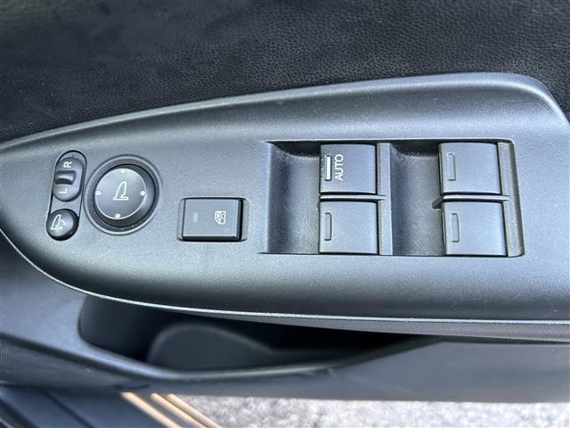 シャトル ハイブリッド　ホンダセンシング　純正ナビ／Ｂカメラ／ドラレコ／クルコン／ＥＴＣ／Ｐスタート／スマートキー／純正フロアマット／ＡＢＳ／ＬＫＡＳ／ＣＭＢＳ／ＶＳＡ／路外逸脱抑制機能／光軸調整ダイヤル／ＳＲＳエアバッグ／ＩＳＯＦＩＸ（18枚目）