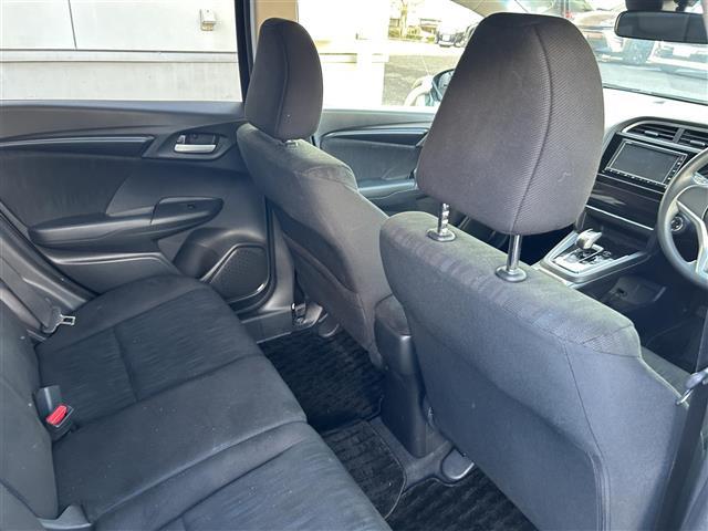 シャトル ハイブリッド　ホンダセンシング　純正ナビ／Ｂカメラ／ドラレコ／クルコン／ＥＴＣ／Ｐスタート／スマートキー／純正フロアマット／ＡＢＳ／ＬＫＡＳ／ＣＭＢＳ／ＶＳＡ／路外逸脱抑制機能／光軸調整ダイヤル／ＳＲＳエアバッグ／ＩＳＯＦＩＸ（21枚目）