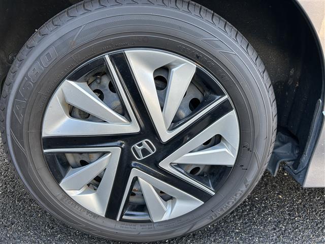 シャトル ハイブリッド　ホンダセンシング　純正ナビ／Ｂカメラ／ドラレコ／クルコン／ＥＴＣ／Ｐスタート／スマートキー／純正フロアマット／ＡＢＳ／ＬＫＡＳ／ＣＭＢＳ／ＶＳＡ／路外逸脱抑制機能／光軸調整ダイヤル／ＳＲＳエアバッグ／ＩＳＯＦＩＸ（35枚目）