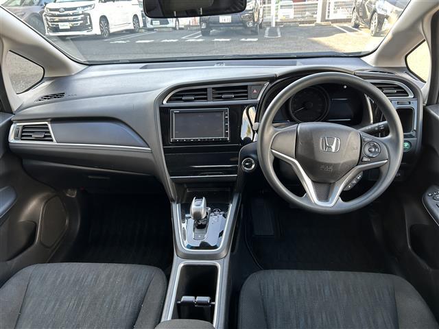 シャトル ハイブリッド　ホンダセンシング　純正ナビ／Ｂカメラ／ドラレコ／クルコン／ＥＴＣ／Ｐスタート／スマートキー／純正フロアマット／ＡＢＳ／ＬＫＡＳ／ＣＭＢＳ／ＶＳＡ／路外逸脱抑制機能／光軸調整ダイヤル／ＳＲＳエアバッグ／ＩＳＯＦＩＸ（37枚目）