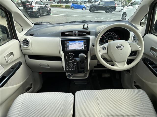 デイズ X ワンオーナー/純正ナビ(BT/フルセグTV/CD)/アラウンドビューモニター/エマージェンシーブレーキ/ETC/スマートキー/プッシュスタート/ステアリングスイッチ/Aストップ(10枚目)