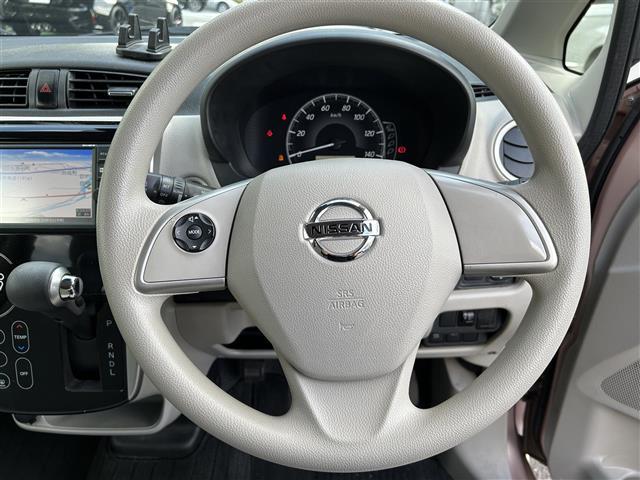 デイズ X ワンオーナー/純正ナビ(BT/フルセグTV/CD)/アラウンドビューモニター/エマージェンシーブレーキ/ETC/スマートキー/プッシュスタート/ステアリングスイッチ/Aストップ(11枚目)