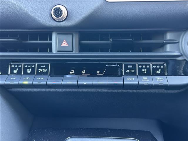 クラウンスポーツ Z ワンオーナー/純正DA(FM/AM/BT/フルセグTV/Mira Cast)/ガラスルーフ/ビルトインETC/ステアリングヒーター/DN席シートヒーター/DN席エアシート/クルコン/パワーバックドア(7枚目)