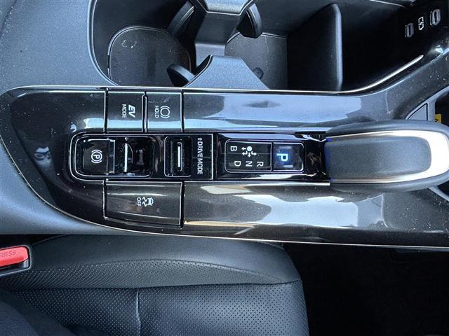 クラウンスポーツ Z ワンオーナー/純正DA(FM/AM/BT/フルセグTV/Mira Cast)/ガラスルーフ/ビルトインETC/ステアリングヒーター/DN席シートヒーター/DN席エアシート/クルコン/パワーバックドア(24枚目)