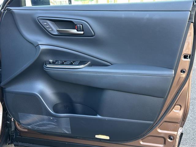 クラウンスポーツ Z ワンオーナー/純正DA(FM/AM/BT/フルセグTV/Mira Cast)/ガラスルーフ/ビルトインETC/ステアリングヒーター/DN席シートヒーター/DN席エアシート/クルコン/パワーバックドア(26枚目)